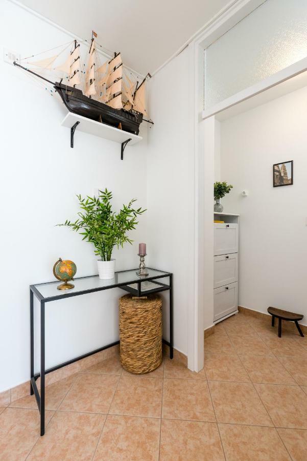 Apartment Romana With A Spacious Terrace สปลิท ภายนอก รูปภาพ