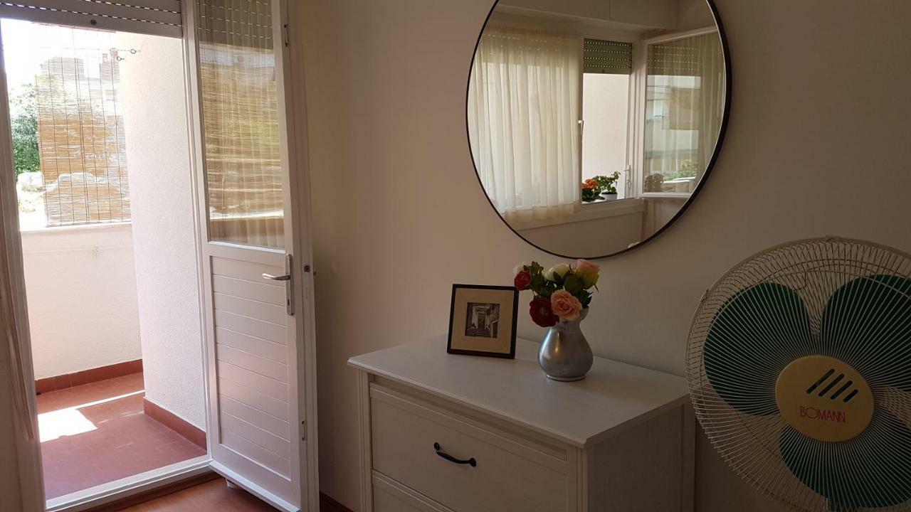 Apartment Romana With A Spacious Terrace สปลิท ภายนอก รูปภาพ